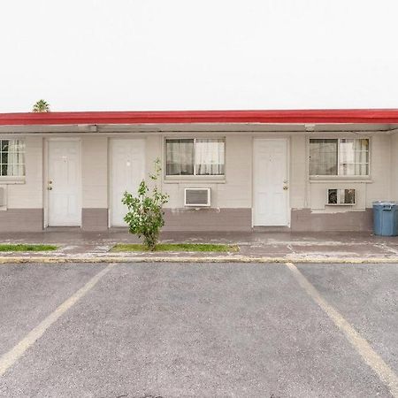 Oyo Gateway Motel Las Vegas North Strip/Fremont St. Area מראה חיצוני תמונה