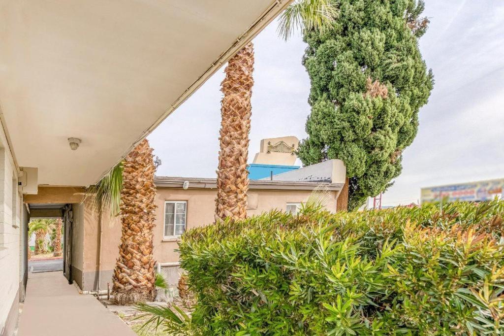 Oyo Gateway Motel Las Vegas North Strip/Fremont St. Area מראה חיצוני תמונה