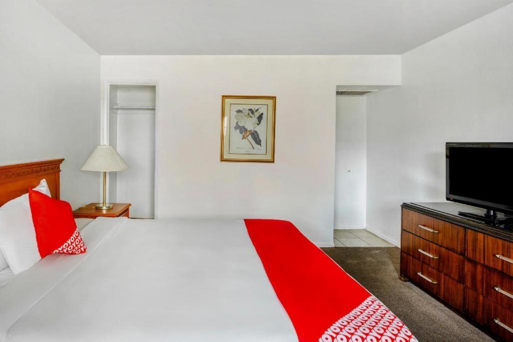 Oyo Gateway Motel Las Vegas North Strip/Fremont St. Area מראה חיצוני תמונה