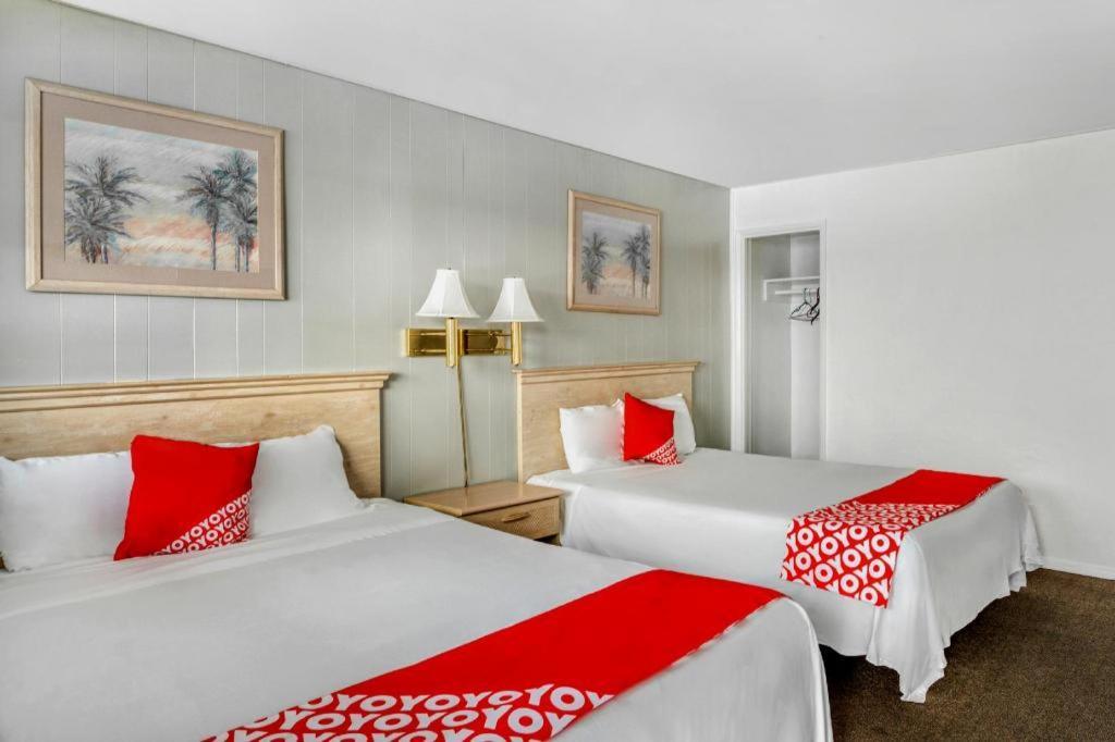 Oyo Gateway Motel Las Vegas North Strip/Fremont St. Area מראה חיצוני תמונה
