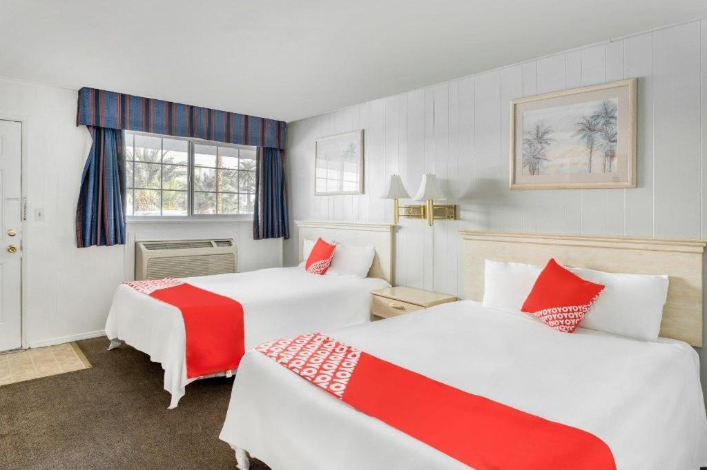 Oyo Gateway Motel Las Vegas North Strip/Fremont St. Area מראה חיצוני תמונה
