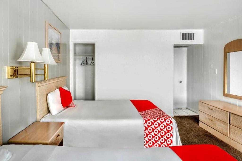 Oyo Gateway Motel Las Vegas North Strip/Fremont St. Area מראה חיצוני תמונה