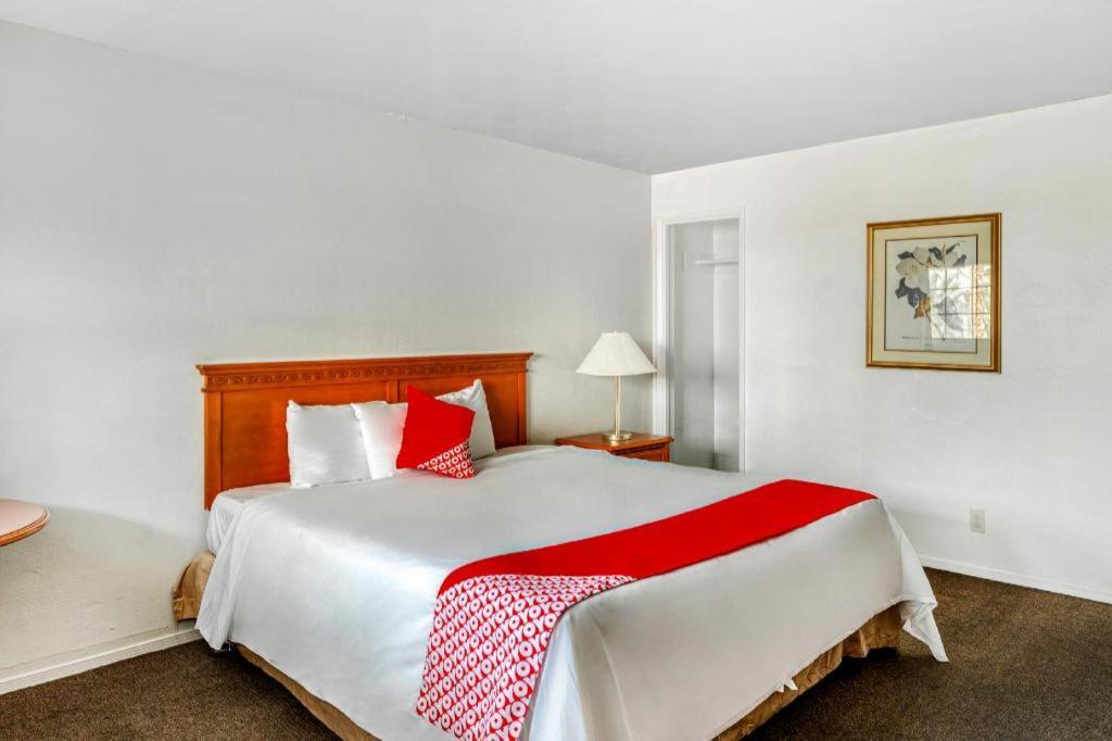 Oyo Gateway Motel Las Vegas North Strip/Fremont St. Area מראה חיצוני תמונה